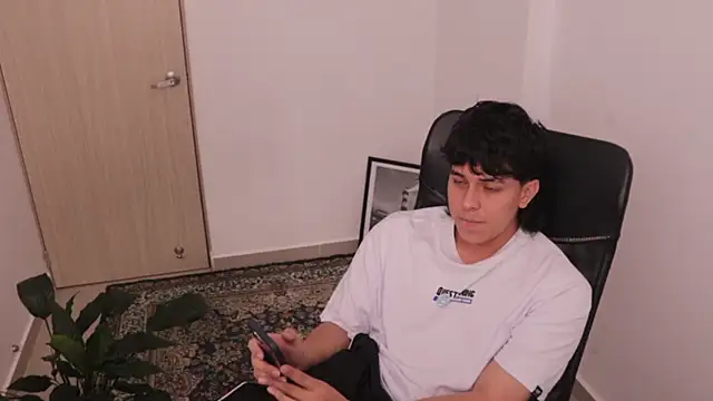 Snapshot of Tony_Hoffa chatting on February 24, 2026, 5:44 pm Tony Hoffa online show from February 24, 2026, 5:44 pm