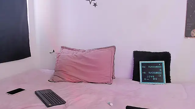 AlyRoses online show from November 6, 2025, 1:23 pm