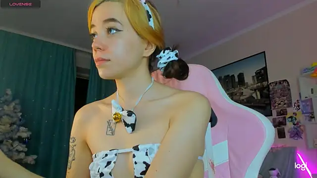 Snapshot of Ramona_Johnson chatting on February 8, 2025, 4:03 am Ramona Johnson online show from February 8, 2025, 4:03 am