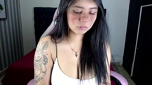 Snapshot of sarah_moon2 chatting on January 30, 2025, 4:13 pm sarah moon2 online show from January 30, 2025, 4:13 pm