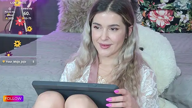 Snapshot of Sarah-Hart chatting on February 8, 2025, 8:52 am Sarah-Hart online show from February 8, 2025, 8:52 am