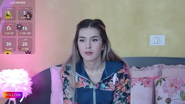 Snapshot of Sarah-Hart chatting on February 10, 2025, 5:14 am Sarah-Hart online show from February 10, 2025, 5:14 am