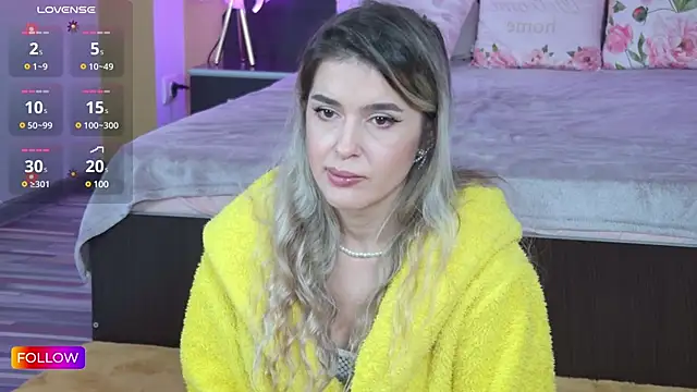 Snapshot of Sarah-Hart chatting on February 17, 2025, 7:04 am Sarah-Hart online show from February 17, 2025, 7:04 am