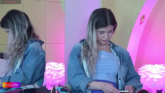 Snapshot of Sarah-Hart chatting on February 18, 2025, 12:06 pm Sarah-Hart online show from February 18, 2025, 12:06 pm