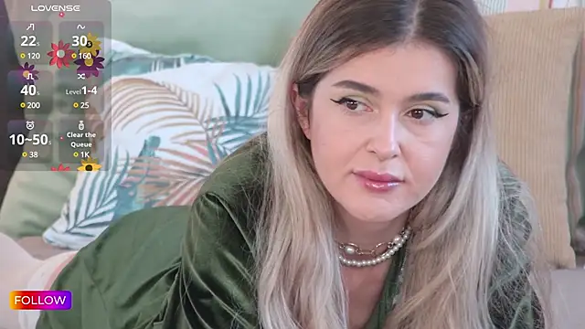 Snapshot of Sarah-Hart chatting on March 4, 2025, 5:21 am Sarah-Hart online show from March 4, 2025, 5:21 am