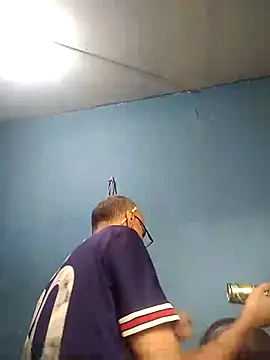 hugosafado333 online show from December 6, 2024, 7:45 pm