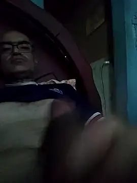 hugosafado333 online show from December 7, 2024, 3:08 pm