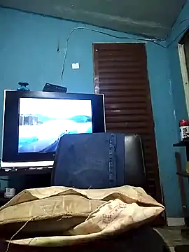 hugosafado333 online show from January 5, 2025, 3:11 am