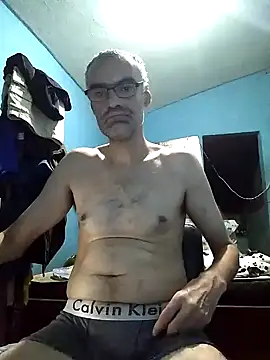 hugosafado333 online show from January 8, 2025, 2:25 am