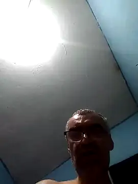 hugosafado333 online show from January 17, 2025, 5:11 am