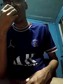 hugosafado333 online show from February 2, 2025, 8:13 am