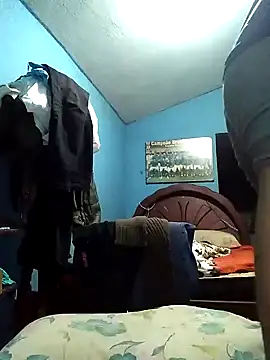 hugosafado333 online show from February 13, 2025, 3:18 am