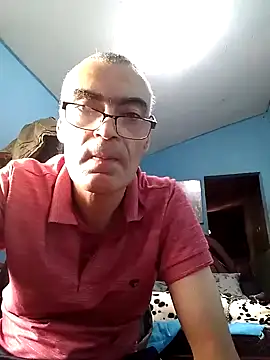 hugosafado333 online show from March 2, 2025, 4:32 pm