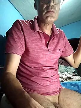 hugosafado333 online show from March 3, 2025, 2:58 am