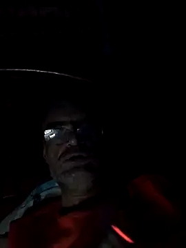 hugosafado333 online show from March 9, 2025, 9:35 am