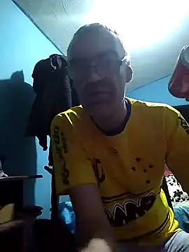 hugosafado333 online show from March 20, 2025, 3:13 am