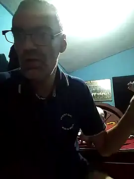 hugosafado333 online show from March 22, 2025, 5:39 am