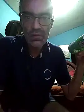 hugosafado333 online show from March 23, 2025, 2:26 am