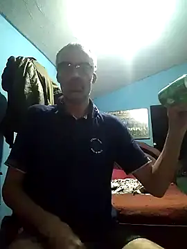 hugosafado333 online show from March 23, 2025, 8:59 am