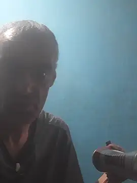 hugosafado333 online show from September 17, 2025, 6:04 am