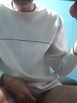 hugosafado333 online show from October 5, 2025, 1:48 am