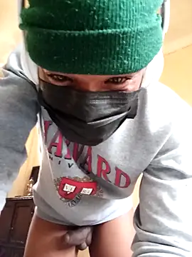 Snapshot of izinjamfee2 chatting on September 23, 2025, 1:36 pm izinjamfee2 online show from September 23, 2025, 1:36 pm