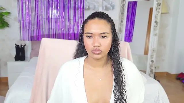 Snapshot of MilaTeenX chatting on February 6, 2025, 7:13 am MilaTeenX online show from February 6, 2025, 7:13 am