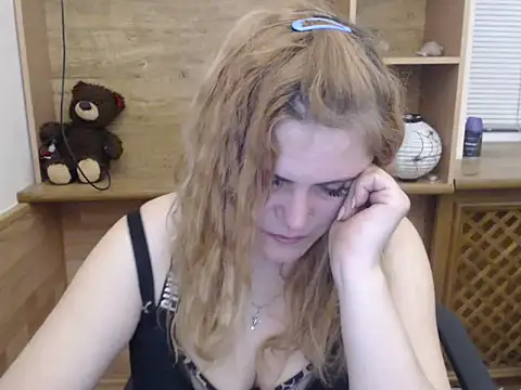 DaniellaKiss online show from April 15, 2026, 5:42 pm