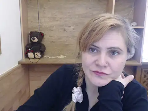 DaniellaKiss online show from April 24, 2026, 7:33 am