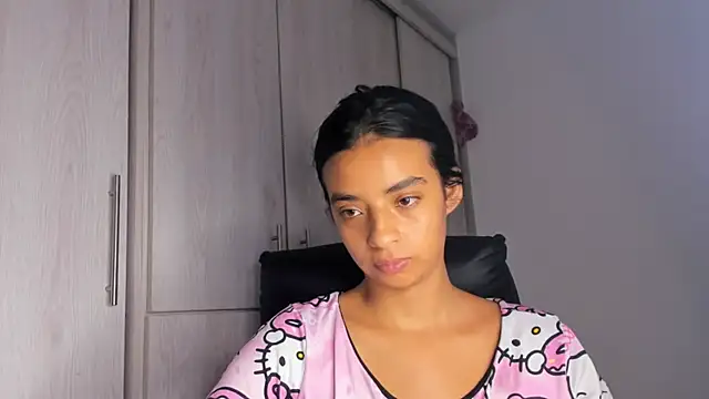 Laura fernandezII online show from November 26, 2025, 5:25 pm