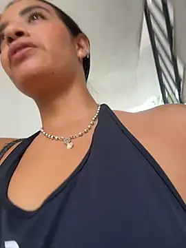 Laura fernandezII online show from April 10, 2026, 7:29 pm