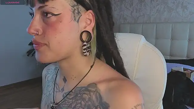  sharlotte777 online show from March 17, 2026, 4:28 am