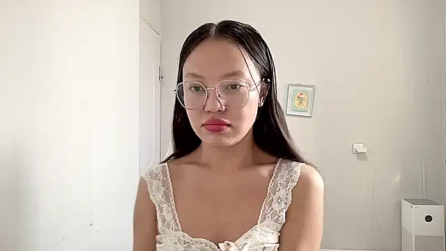 Risalynn online show from February 9, 2025, 3:32 am