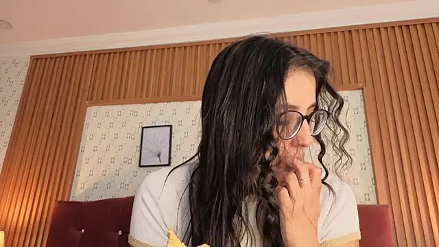 Snapshot of Princess_Violett chatting on May 6, 2026, 2:33 pm Princess Violett online show from May 6, 2026, 2:33 pm