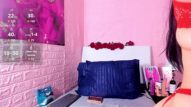 LYAA COLLINS  online show from October 7, 2025, 10:56 am