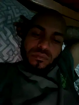 Snapshot of islandvybee55 chatting on October 31, 2025, 6:58 am islandvybee55 online show from October 31, 2025, 6:58 am