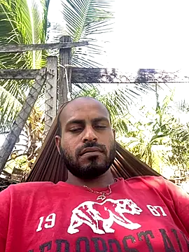 Snapshot of islandvybee55 chatting on December 3, 2025, 4:27 pm islandvybee55 online show from December 3, 2025, 4:27 pm