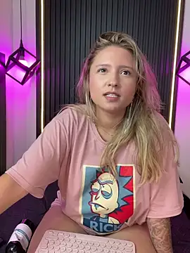 Snapshot of MiaPetit_ chatting on January 12, 2025, 11:04 pm MiaPetit online show from January 12, 2025, 11:04 pm