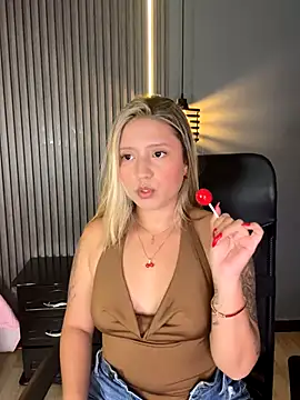 Snapshot of MiaPetit_ chatting on September 16, 2025, 12:00 am MiaPetit online show from September 16, 2025, 12:00 am