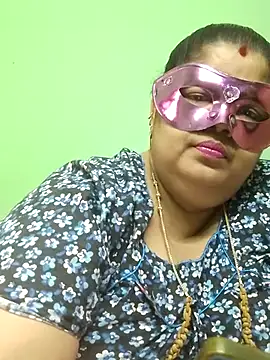 Snapshot of tamilthanushri chatting on June 9, 2026, 7:42 am tamilthanushri online show from June 9, 2026, 7:42 am