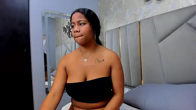 Sofi Fox  online show from January 28, 2025, 6:07 pm