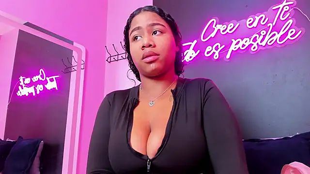 Sofi Fox  online show from March 4, 2025, 1:17 pm