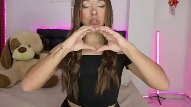 Sofieevans  online show from April 13, 2026, 8:25 pm