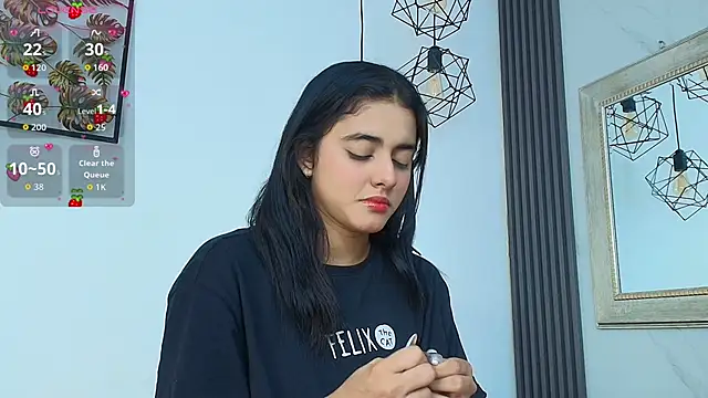 natalia aguirre1 online show from September 12, 2025, 12:27 pm