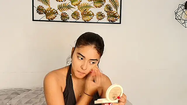 natalia aguirre1 online show from September 23, 2025, 12:30 pm