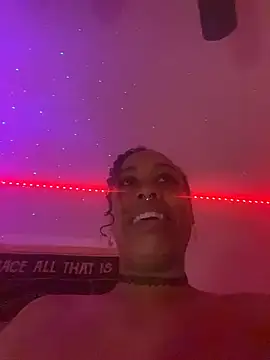 loveluna8 online show from December 20, 2025, 10:44 am