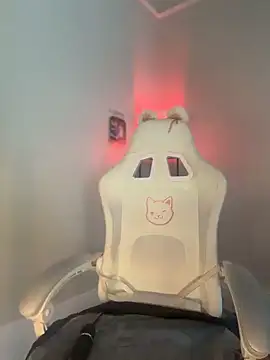 loveluna8 online show from March 4, 2026, 6:36 pm