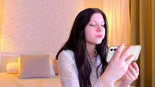 Sandra  Cute online show from December 6, 2024, 8:15 am