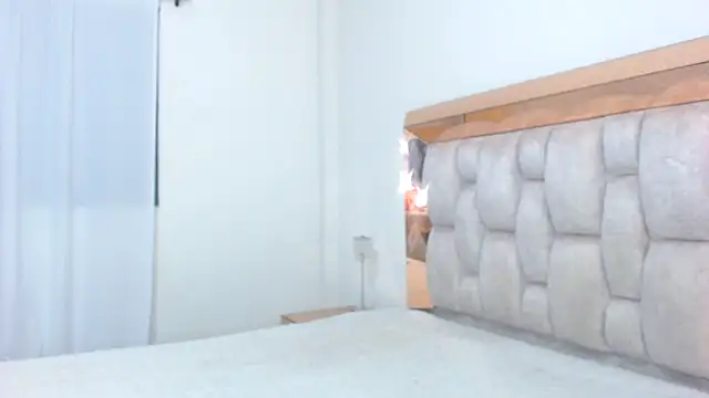 lolaperrys online show from December 23, 2024, 2:56 am