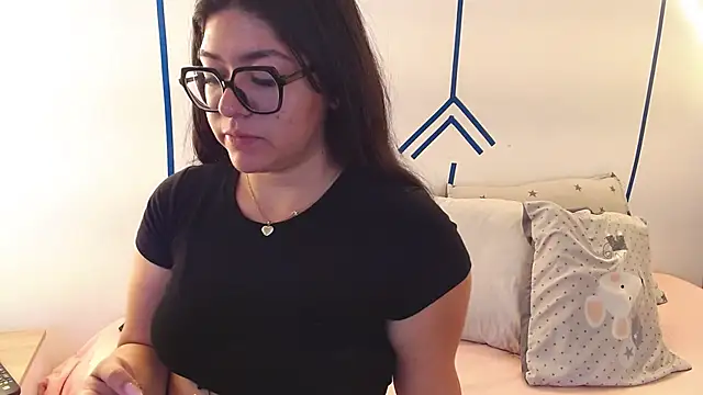 Snapshot of EsmeraldaSantoss chatting on December 9, 2024, 12:30 pm EsmeraldaSantoss online show from December 9, 2024, 12:30 pm